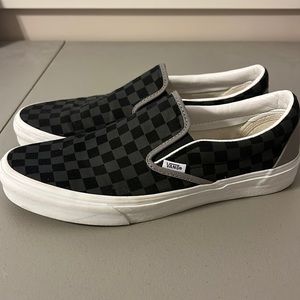 VANS MENS SLIP ON SNEAKERS SZ 11.5. GREAT CONDITION!!!